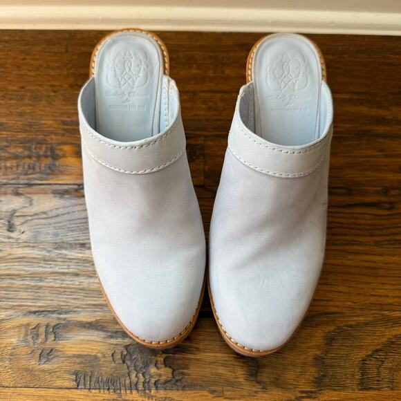 Antonio Melani x Kimberly Whitman Camellia Sky Blue Leather Clogs Size 7M - Picture 4 of 9